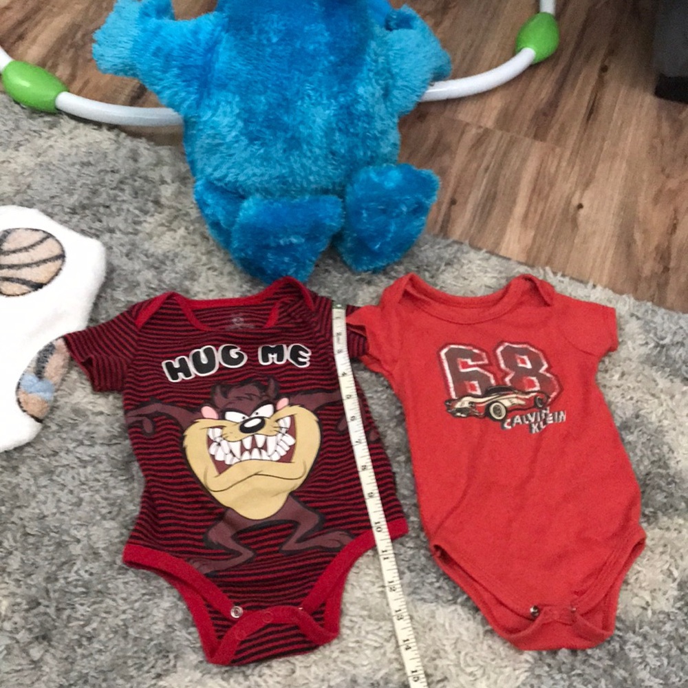 2 short sleeved onesies 6-9mths